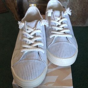 Billabong Shoes - Billabong women's canvas shoes Billabong Shoes - Billabong women's canvas shoes